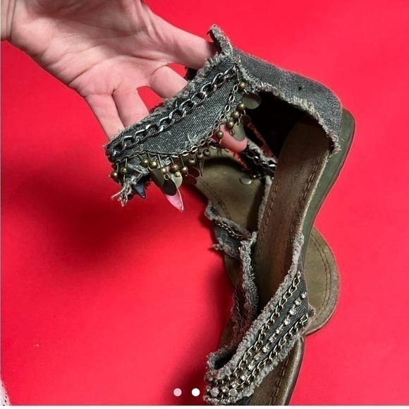 Grey and gold dangly coin sandals 🤍🖤​​​​​​​​​​​​​​​​​​​​​ - Picture 2 of 4